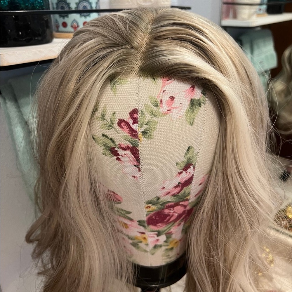 Natural Blonde Hair Wig IMStyle Lonna wig.t part